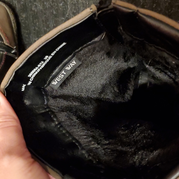 Winter boots - Picture 2 of 3